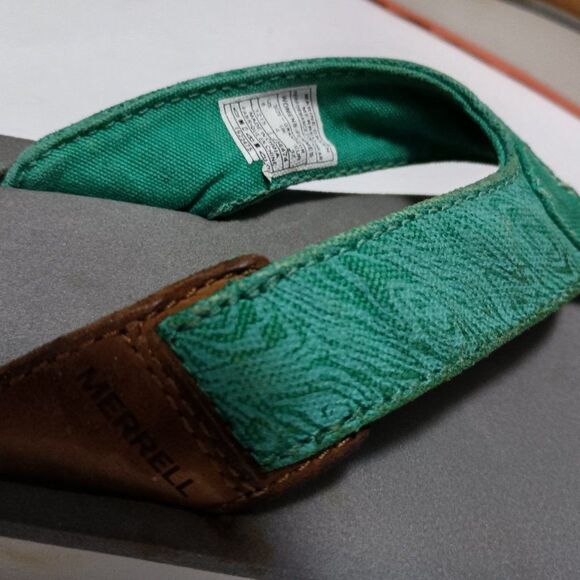 MERRELL Flip Flops, Grey and Green, Size 6 - Picture 5 of 6